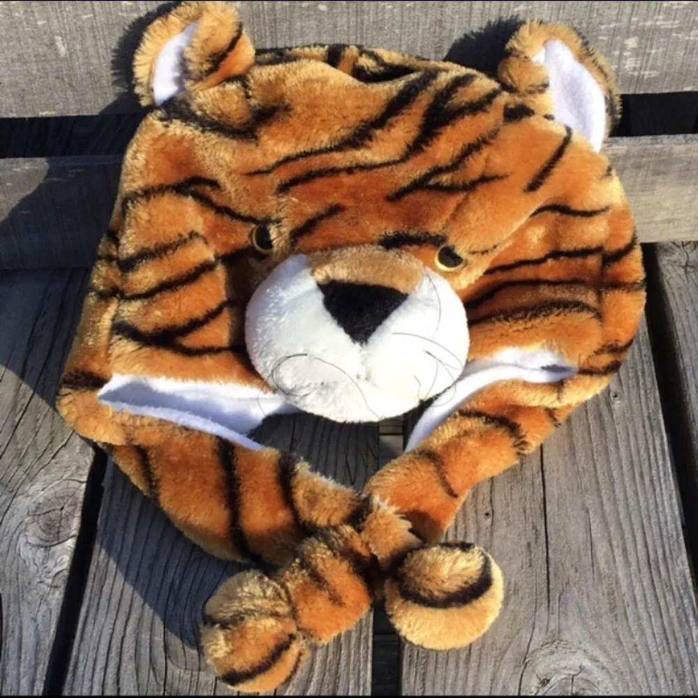 - Tiger Head Kids Winter Cap! EUC!
